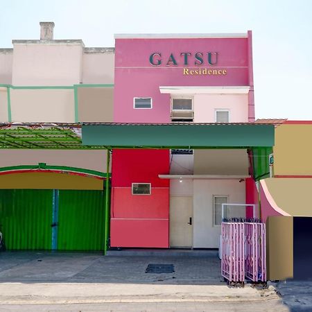 Oyo 1815 Gatsu Residence Semarang Exteriér fotografie